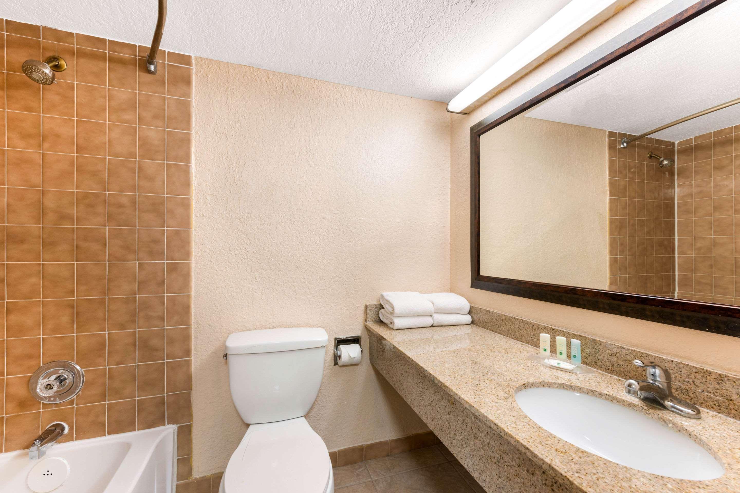 Quality Inn & Suites Orlando Airport Kültér fotó