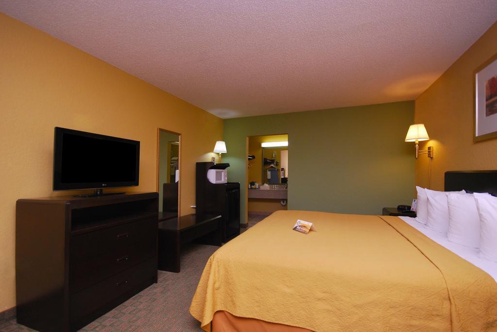 Quality Inn & Suites Orlando Airport Kültér fotó