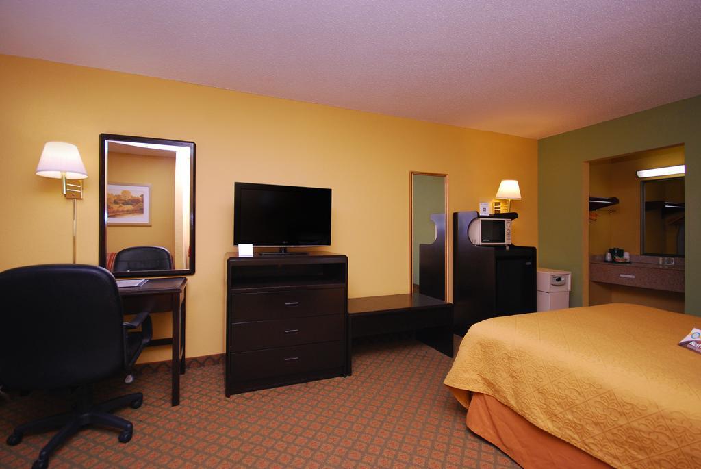 Quality Inn & Suites Orlando Airport Kültér fotó