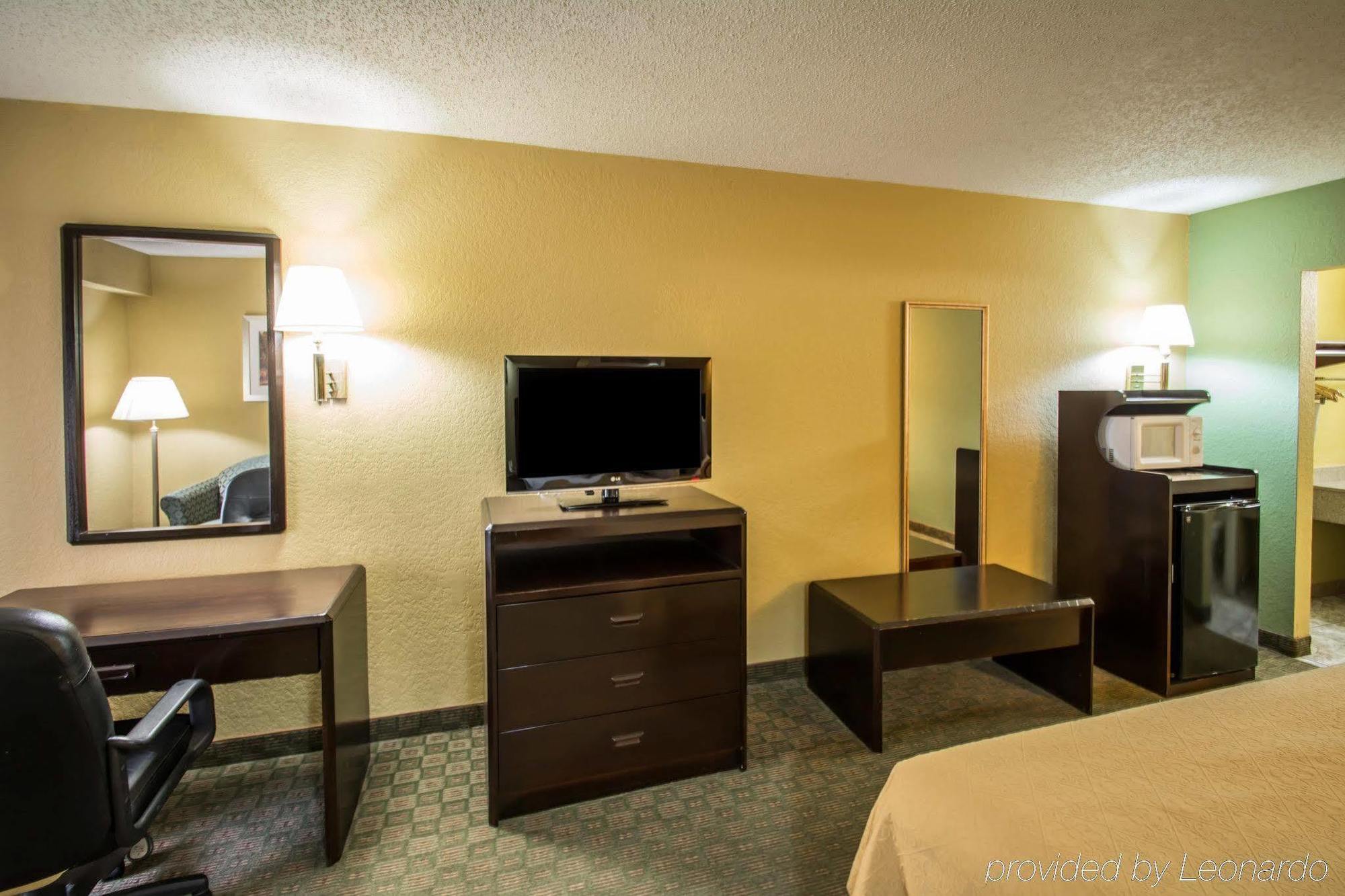 Quality Inn & Suites Orlando Airport Kültér fotó